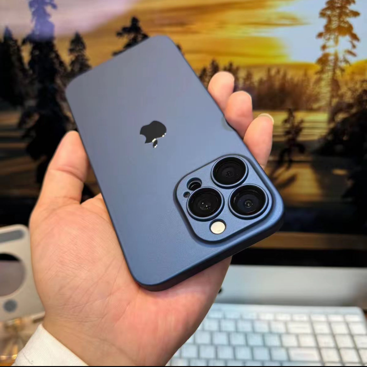 Minimal PC Case for iPhone