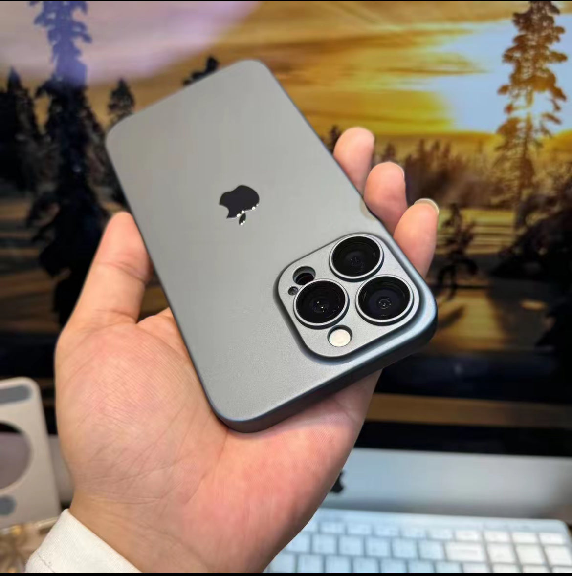 Minimal PC Case for iPhone