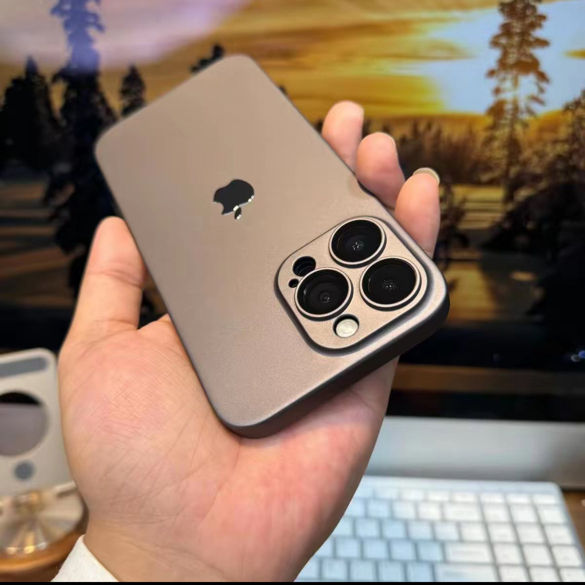 Minimal PC Case for iPhone