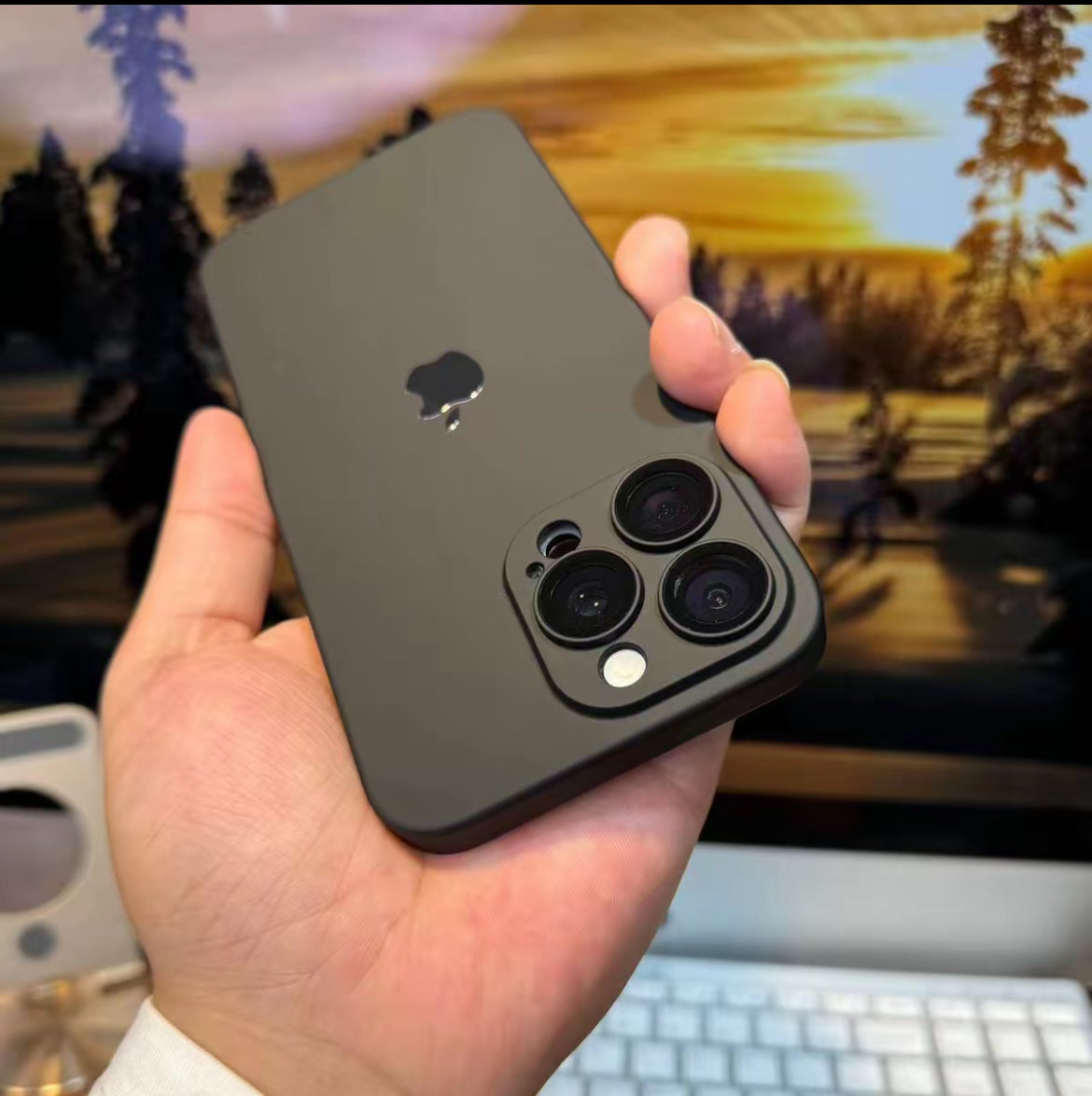 Minimal PC Case for iPhone